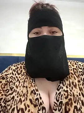 _Douna_-_ élő chatszobája
