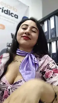 _Sarah-Office1 Live Chatraum