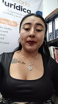 _Sarah-Office1 Live Chatraum