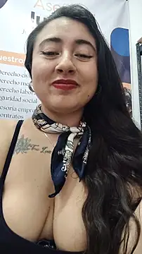 _Sarah-Office1 Live Chatraum