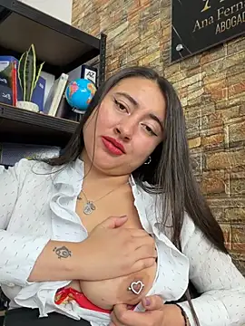 _Sarah-Office1 live-chat rom