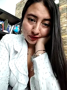 _Sarah-Office1 Live Chatraum