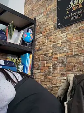 _Sarah-Office1 Live Chatrum