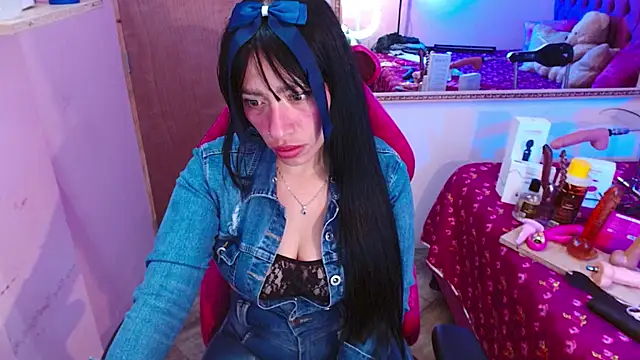 IVET_CUTE1 Adlı Modelin Canlı Sohbet Odası