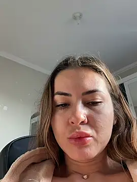 lemyny Adlı Modelin Canlı Sohbet Odası