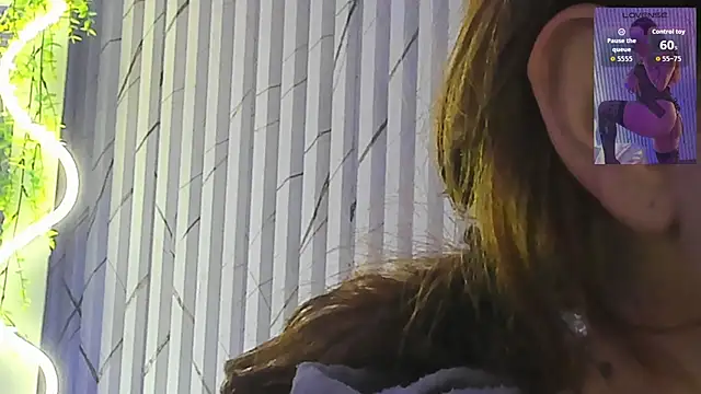 Naomy_tay1 Adlı Modelin Canlı Sohbet Odası