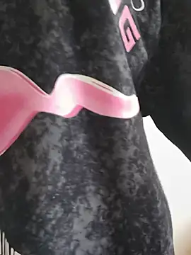 LuxeAura 现场聊天室