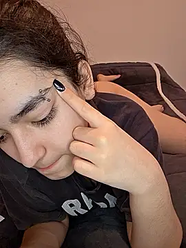 חדר צ'אט בשידור חי של abrilour