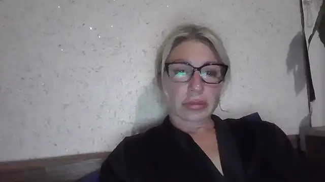 fox_red_lady7's Live Chat Room