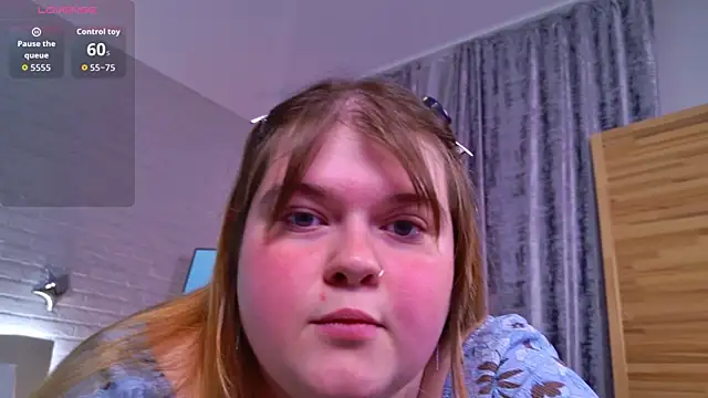 Mia_Ray Adlı Modelin Canlı Sohbet Odası