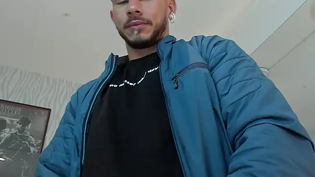 Seks show uživo modela dylan_jacobx na kameri