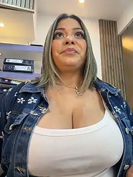 isabella_horney_'s Live Chat Room