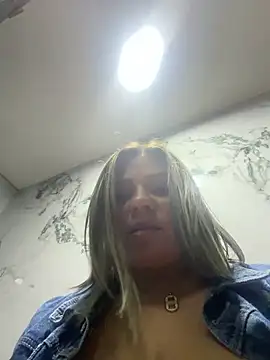 isabella_horney_ লাইভ চ্যাট রুম