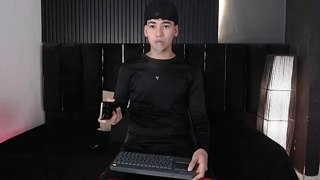 Dominic_ghost – live chatrum
