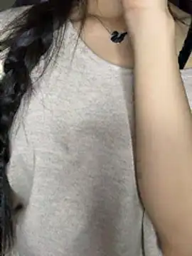 Yiyina_17's Live Chat Room