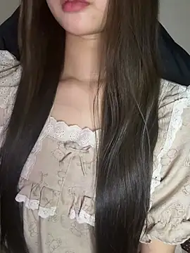 Yiyina_17 Adlı Modelin Canlı Sohbet Odası