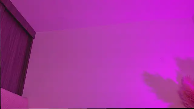 MissLana77 élő chatszobája