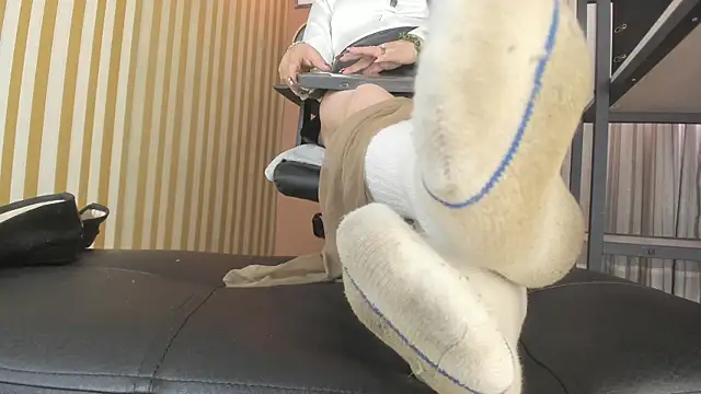 Scarlett_Barnes' Live Chat Room