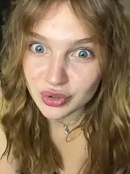 Živá chatovací místnost Emaline_Fane