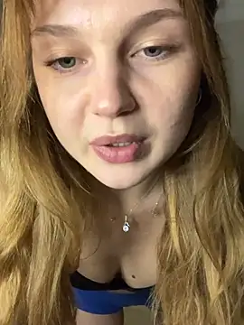 Emaline_Fane Adlı Modelin Canlı Sohbet Odası