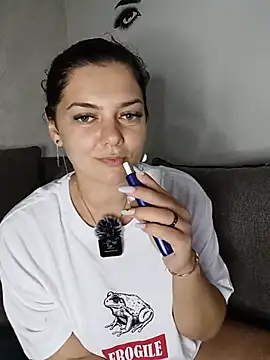 Noraa_me Adlı Modelin Canlı Sohbet Odası