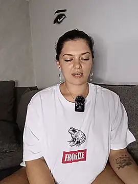 Noraa_me – Naživo chatovacia miestnosť