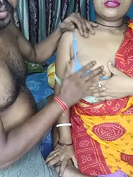 Naughty-Chaaya Live Chatraum