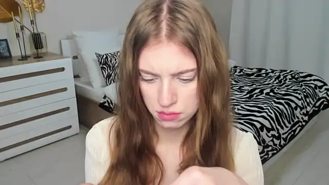 Erica_Kiss Adlı Modelin Canlı Sohbet Odası