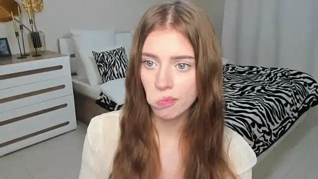 Erica_Kiss Adlı Modelin Canlı Sohbet Odası