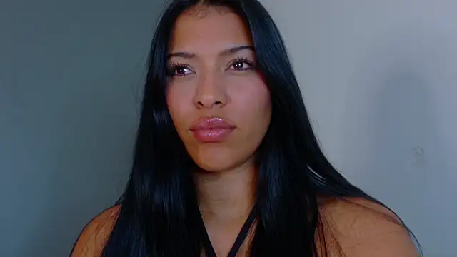 Živá chatovací místnost RiriiBrunette__