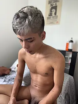 MaxiWildd Show in webcam