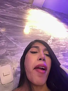 Seks show uživo modela AmbarFoxx_ na kameri