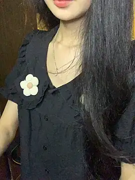 Nhinhi18 Adlı Modelin Canlı Sohbet Odası