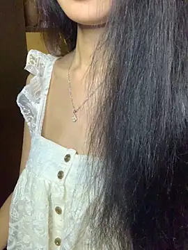 Nhinhi18 即時聊天室