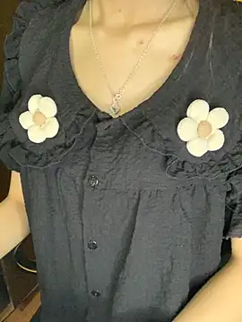 Nhinhi18 লাইভ চ্যাট রুম