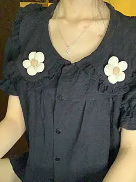 Nhinhi18 Adlı Modelin Canlı Sohbet Odası