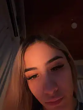 Nenitatierna1 Cameră chat live
