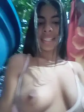 חדר צ'אט בשידור חי של chaparritahot99