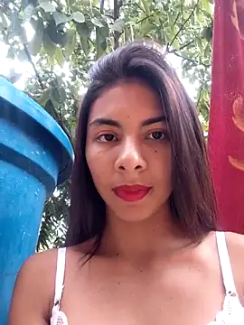 חדר צ'אט בשידור חי של chaparritahot99