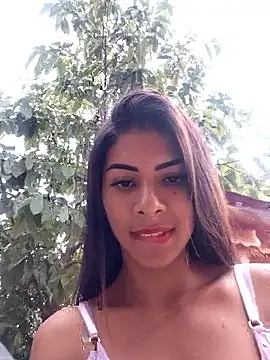 חדר צ'אט בשידור חי של chaparritahot99