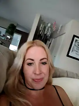 חדר צ'אט בשידור חי של EllieEnchantress