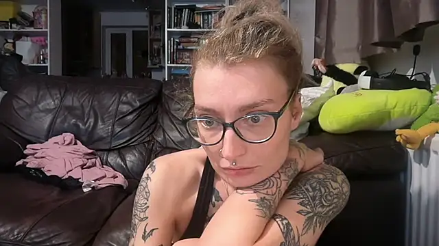 harleyblair's Live Chat Room