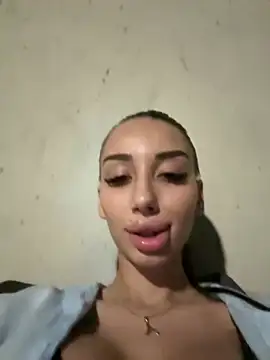 غرفة دردشة BlueEyes_BB المباشرة