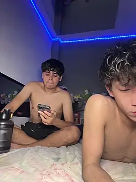 Kailertwink's Live Sex Cam Show