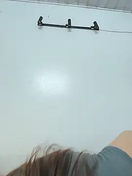 غرف ة دردشة MiuMiu_lovee المباشرة