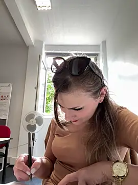IsabellaEtha Adlı Modelin Canlı Sohbet Odası