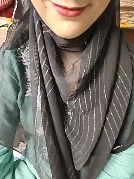 Indian-Aleena Adlı Modelin Canlı Sohbet Odası