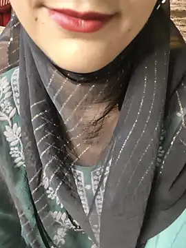 Indian-Aleena Adlı Modelin Canlı Sohbet Odası