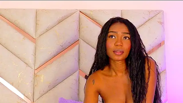 AlanaDoll Adlı Modelin Canlı Sohbet Odası