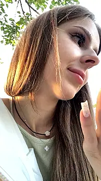 Lina_Away Live Chatraum